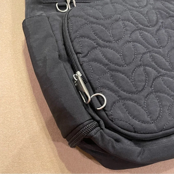 Travelon Exclusive Edition Black Quilted Anti-Theft Crossbody Bag - Picture 3 of 12